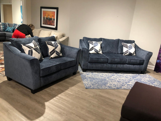 6400 Sofa & Loveseat