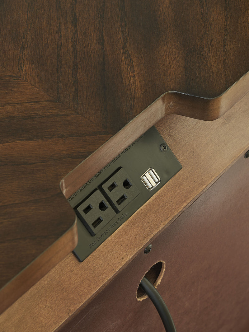 Steve Silver Royale Brown Cherry Nightstand