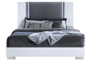 Global Furniture Ylime White King Bed with LED